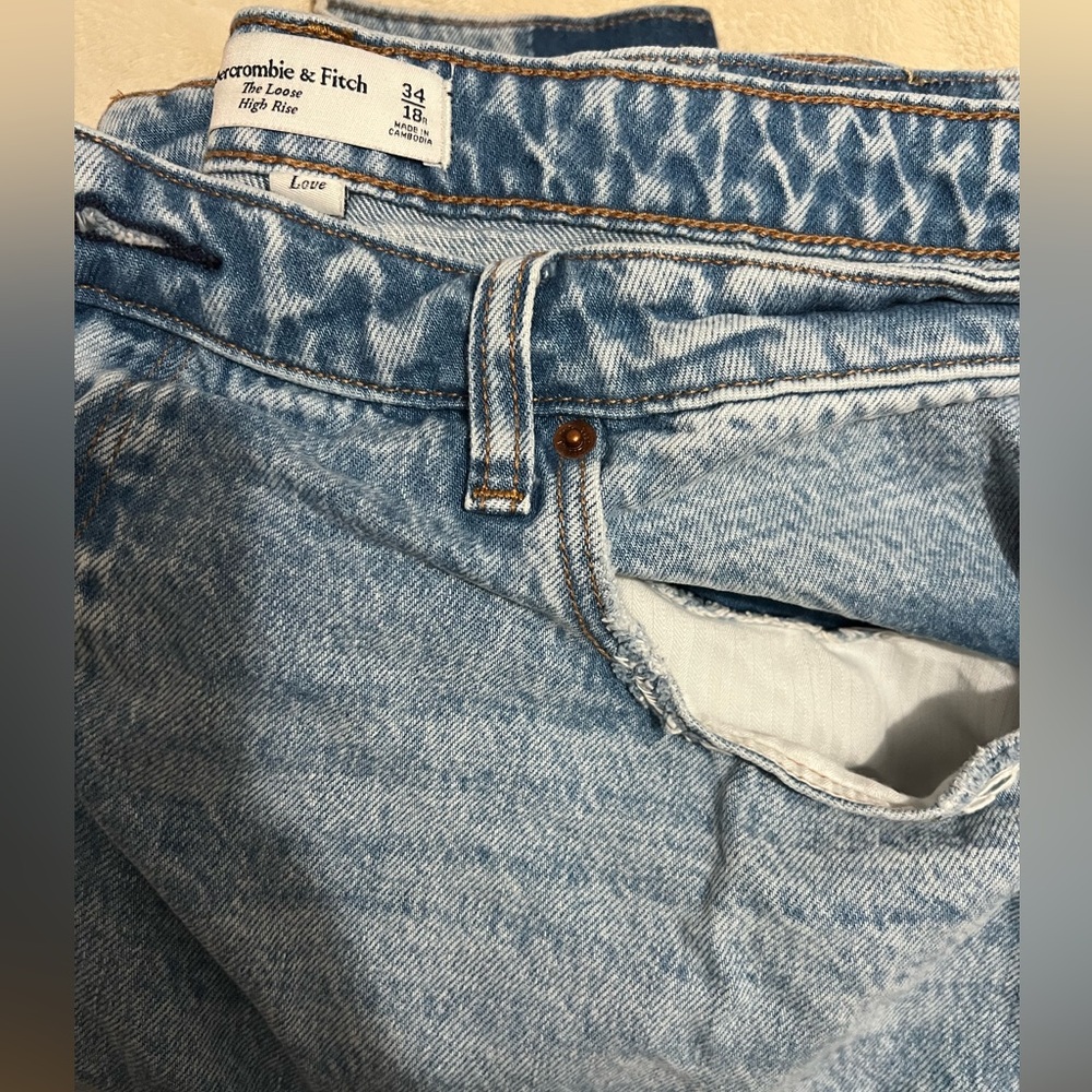 Abercrombie and Fitch The Loose Curve Love Jean 
Medium Wash